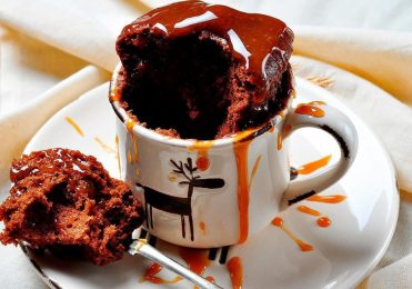 Brownie de chocolate fofinho e cremoso feito na caneca￼