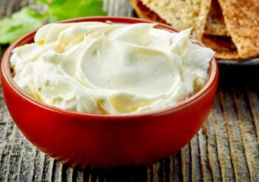 Cream Cheese receita fácil e prática para é só bater os ingredientes e colocar para gelar