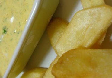 BATATAS FRITAS COM CURRY E PIMENTA-DO-REINO