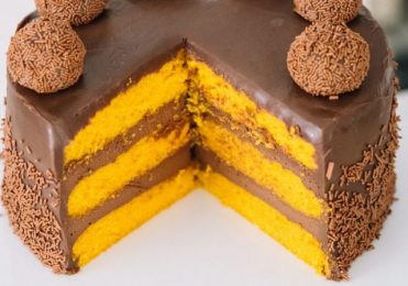 BOLO DE CENOURA COM BRIGADEIRO LOW CARB