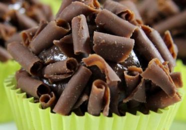 BRIGADEIRO LIGHT COM INGREDIENTES CASEIROS