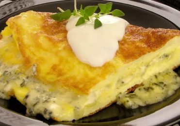 Omelete de gorgonzola uma refeição diária reforçada e gostosa fácil de fazer
