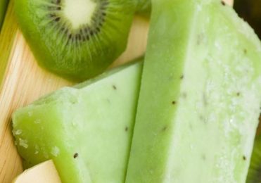 PICOLÉ DE KIWI COM LEITE CONDENSADO