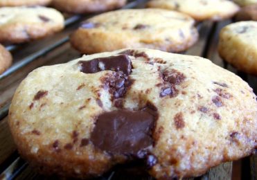 Cookie de chocolate com 4 ingredientes (feito com NUTELLA!)