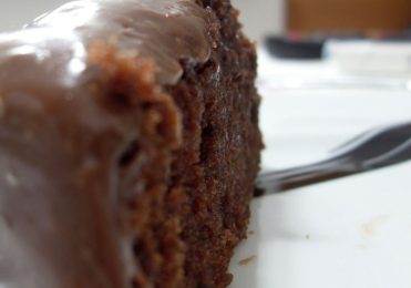 Bolo de chocolate nega maluca rápido que vai fazer você se apaixonar por doce