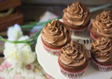 Receita de cupcake simples de chocolate que as crianças vão adorar