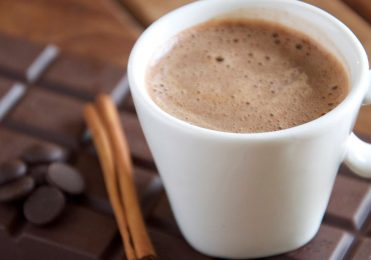 Chocolate quente receita simples e bem cremosa
